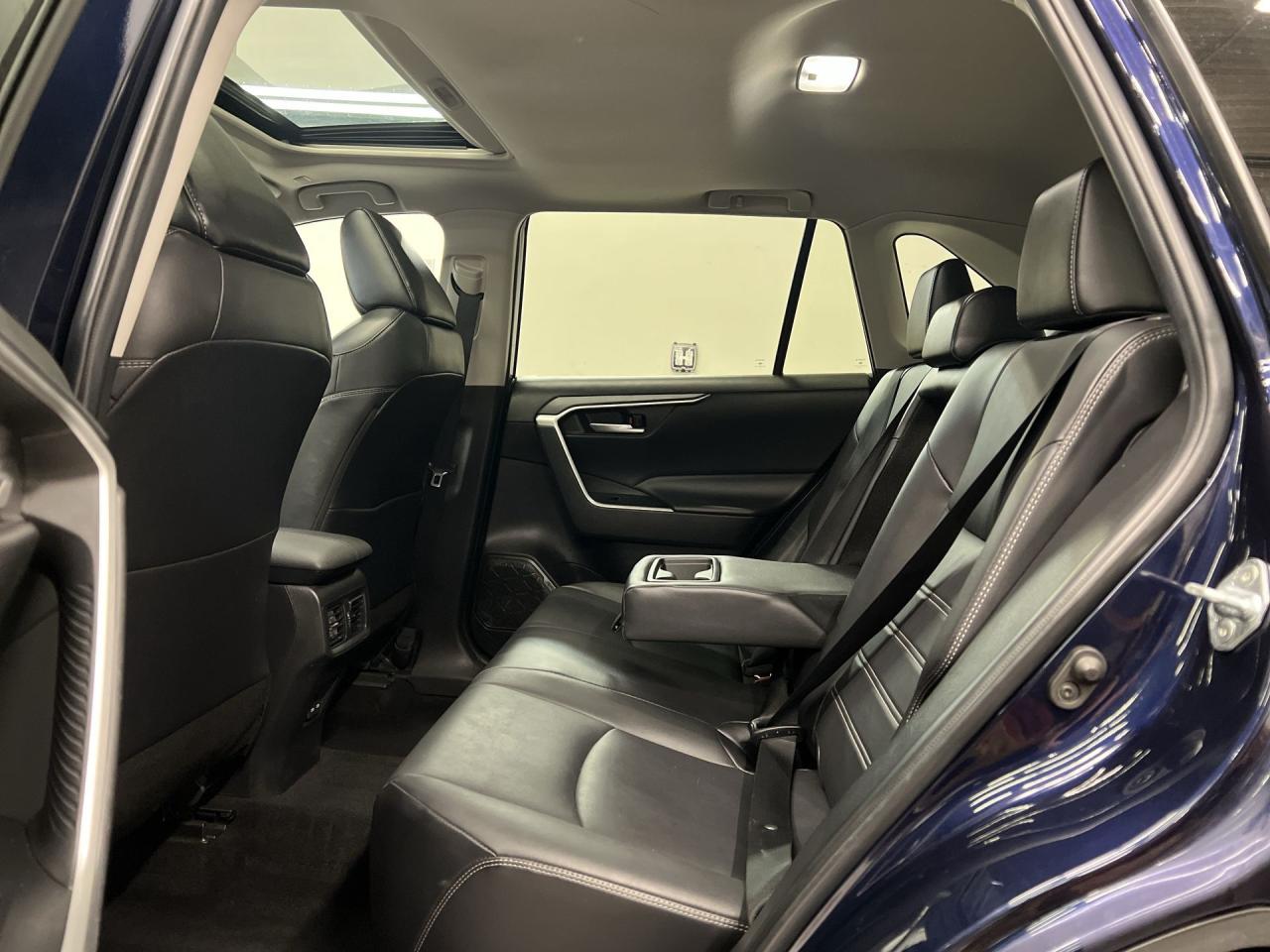 2023 Toyota RAV4 XLE PREMIUM AWD | HTD LEATHER | SUNROOF | CARPLAY Photo