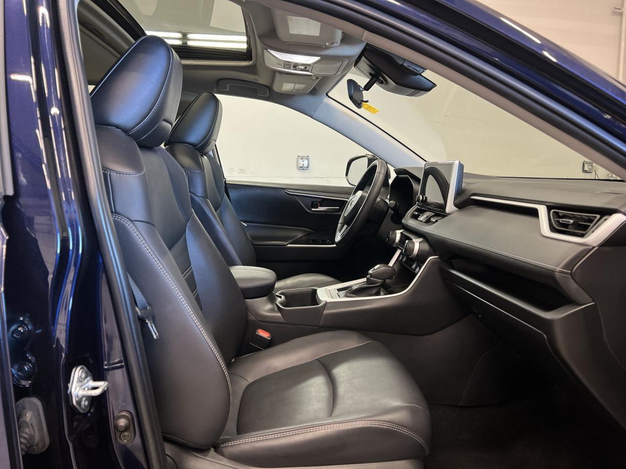 2023 Toyota RAV4 XLE PREMIUM AWD | HTD LEATHER | SUNROOF | CARPLAY Photo