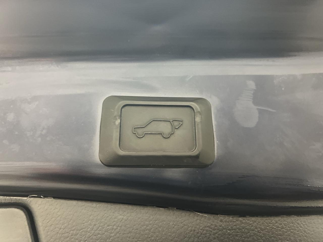 2023 Toyota RAV4 XLE PREMIUM AWD | HTD LEATHER | SUNROOF | CARPLAY Photo