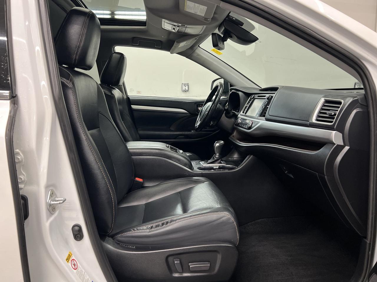 2019 Toyota Highlander XLE AWD | 8-PASS | HTD LEATHER | SUNROOF | ALLOYS Photo