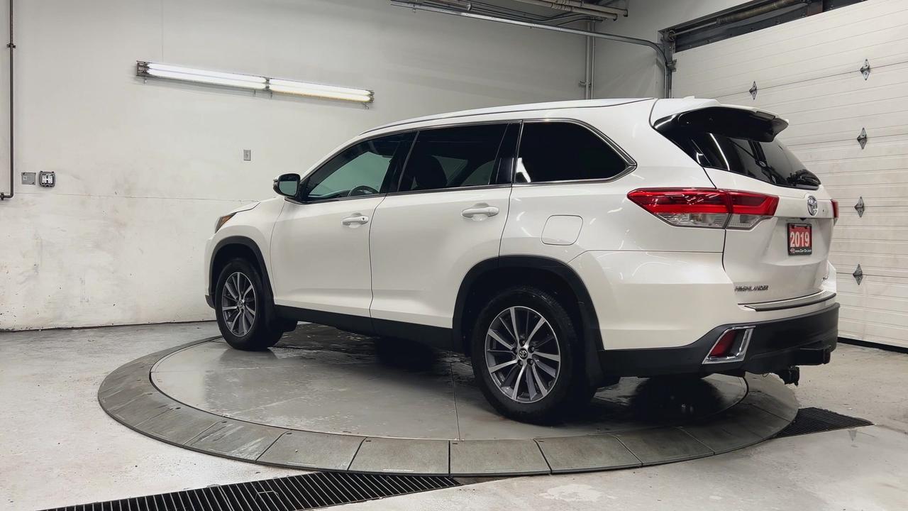 2019 Toyota Highlander XLE AWD | 8-PASS | HTD LEATHER | SUNROOF | ALLOYS Photo