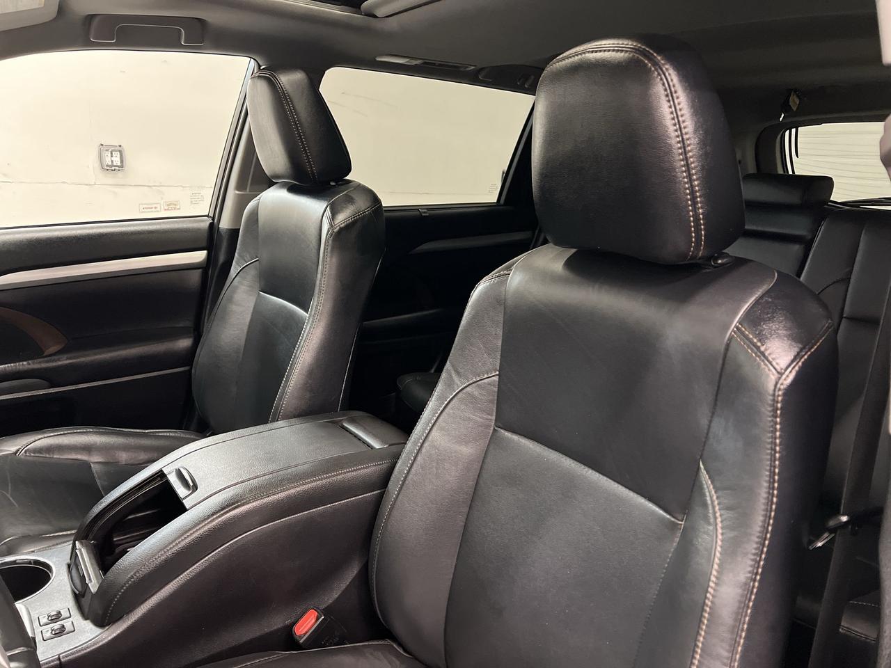 2019 Toyota Highlander XLE AWD | 8-PASS | HTD LEATHER | SUNROOF | ALLOYS Photo