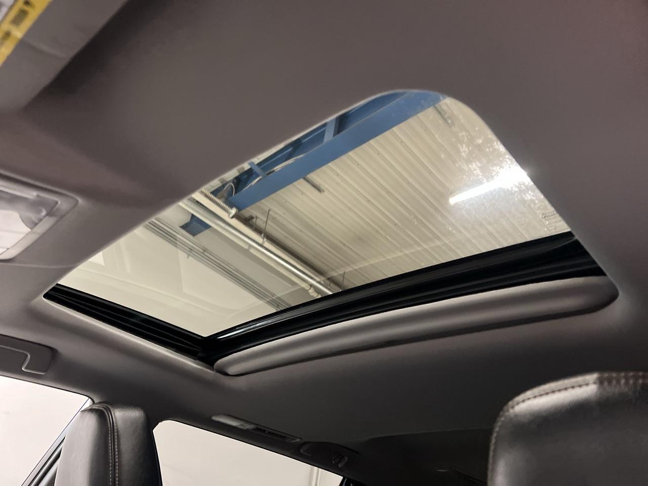 2019 Toyota Highlander XLE AWD | 8-PASS | HTD LEATHER | SUNROOF | ALLOYS Photo