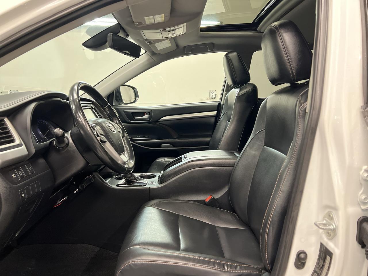 2019 Toyota Highlander XLE AWD | 8-PASS | HTD LEATHER | SUNROOF | ALLOYS Photo