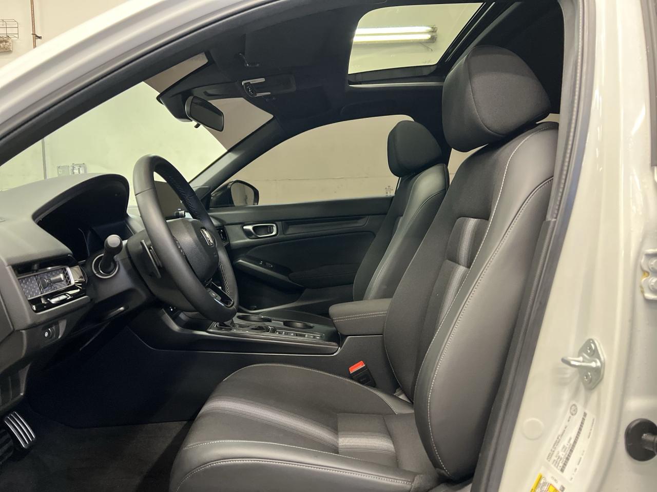 2026 Honda Civic SPORT | SUNROOF |HTD SEATS |CARPLAY | REMOTE START Photo