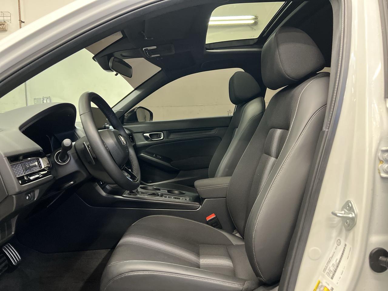 2026 Honda Civic SPORT | SUNROOF |HTD SEATS |CARPLAY | REMOTE START Photo