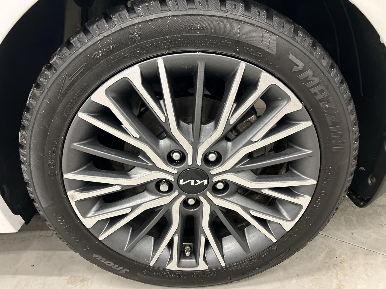 2024 Kia Forte GT-LINE | COOLED LEATHER | SUNROOF | REMOTE START Photo