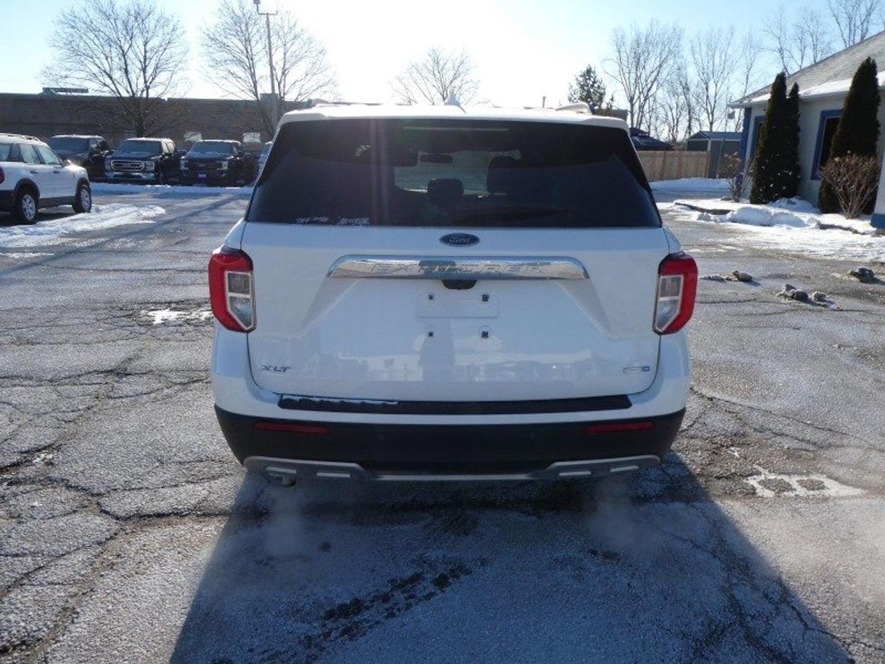 2020 Ford Explorer XLT Photo3
