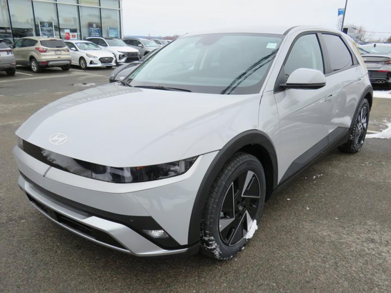 Small SUV 4WD, Preferred AWD Long Range, 1-Speed Automatic, Electric