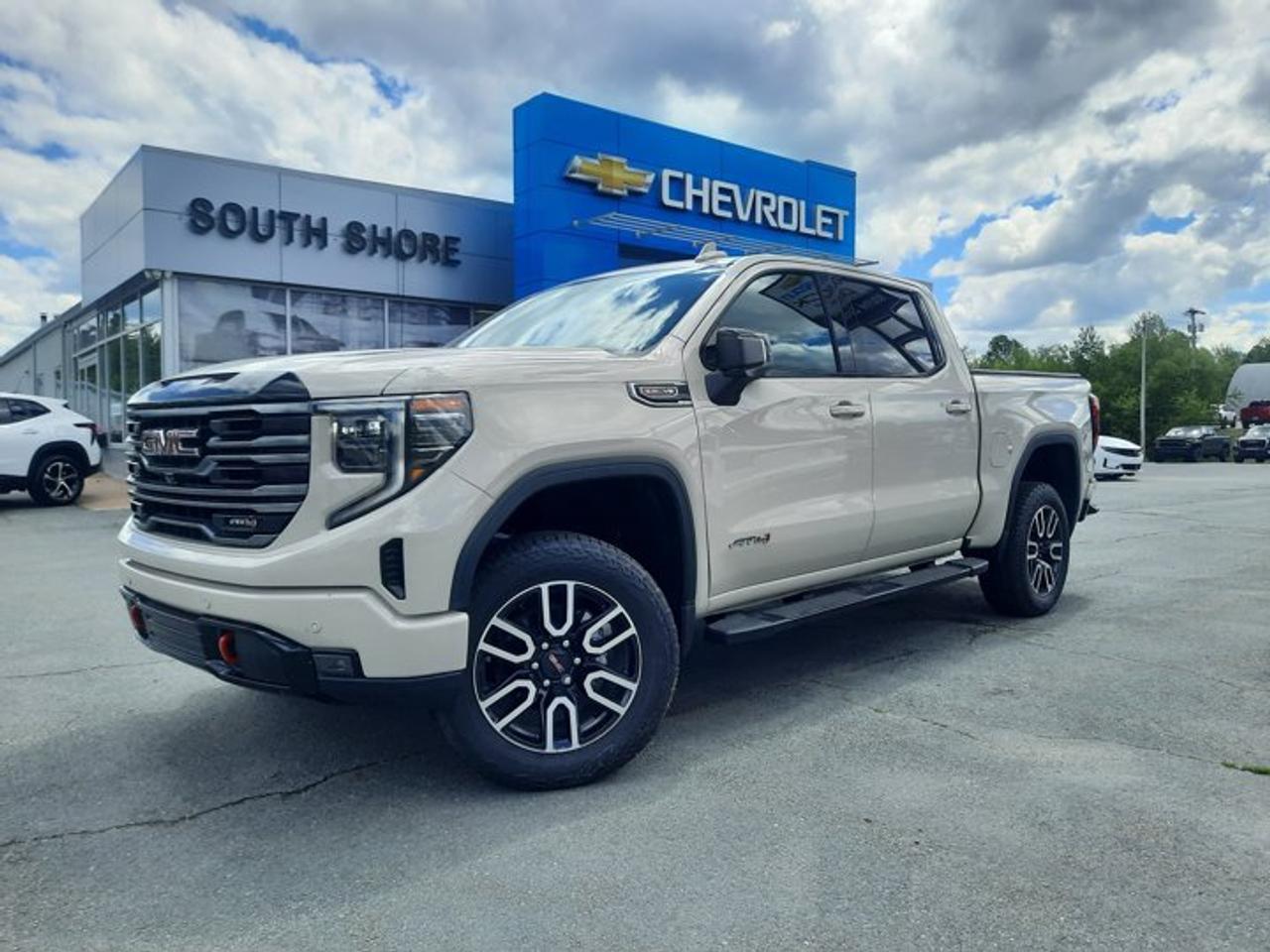 4WD Crew Cab 147 AT4, 10-Speed Automatic, Gas V8 6.2L/376