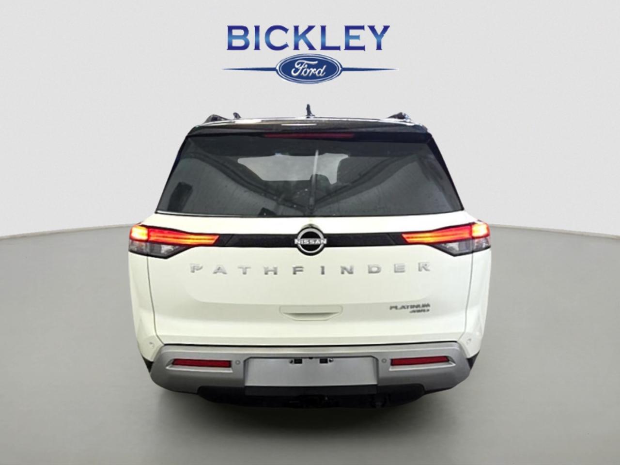 2024 Nissan Pathfinder Platinum Photo
