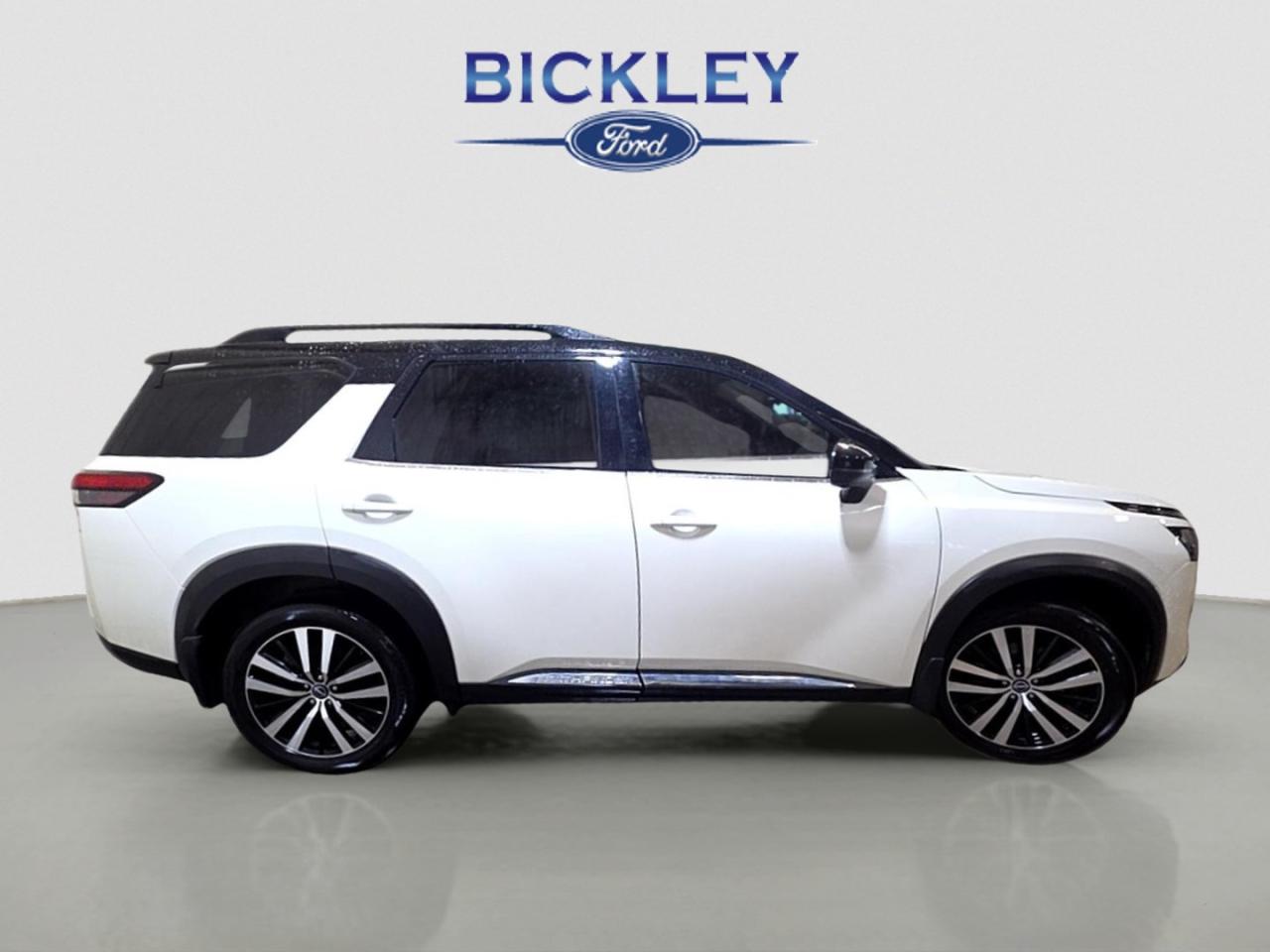 2024 Nissan Pathfinder Platinum Photo