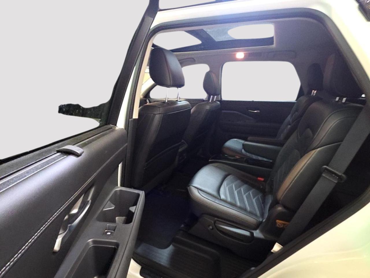 2024 Nissan Pathfinder Platinum Photo