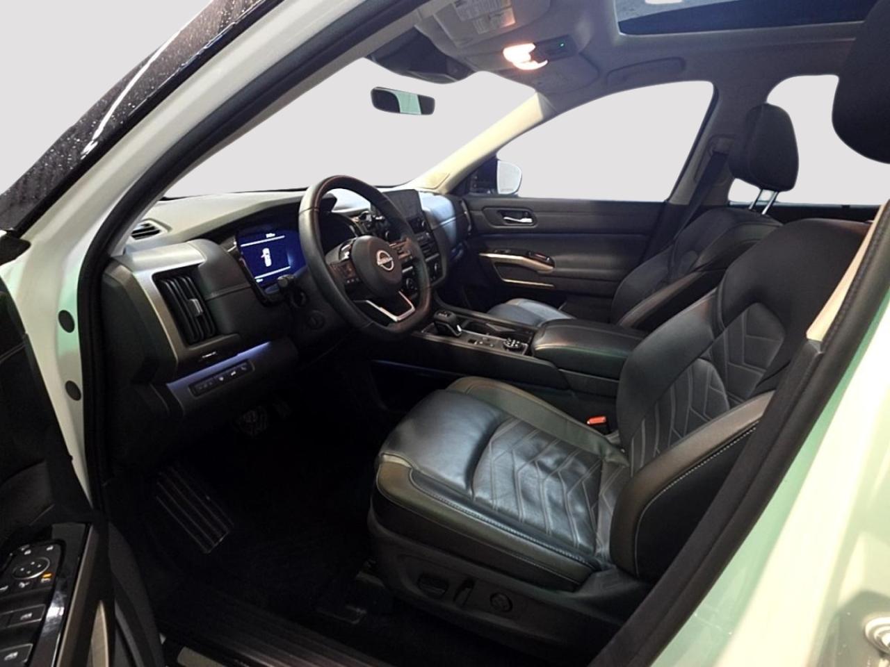 2024 Nissan Pathfinder Platinum Photo