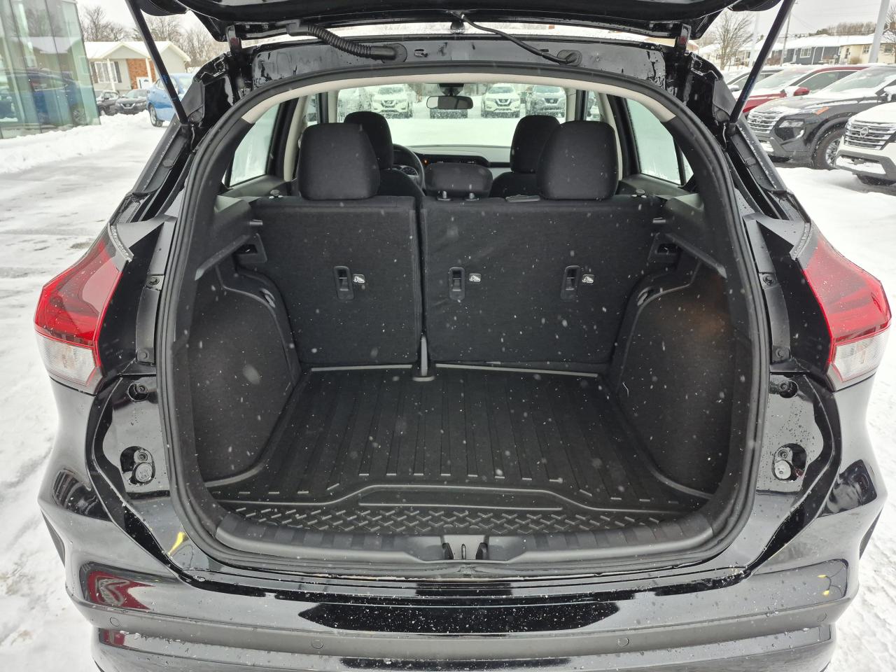 2025 Nissan Kicks Play S FWD Photo30