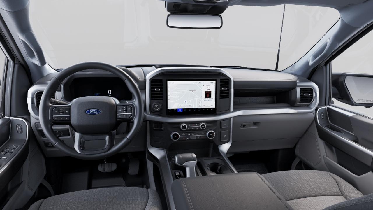 2025 Ford F-150 Lightning XLT Photo6