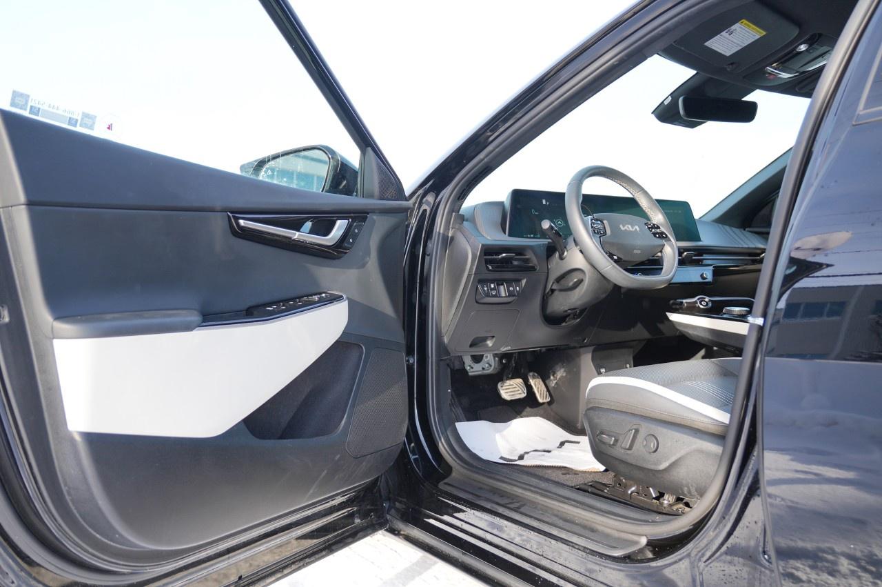 2024 Kia EV6 Land w/GT-Line Pkg 1 AWD Photo