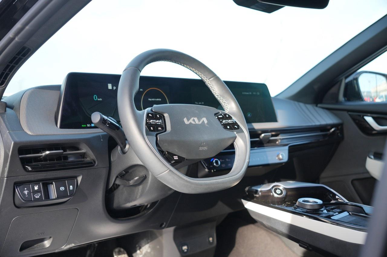 2024 Kia EV6 Land w/GT-Line Pkg 1 AWD Photo