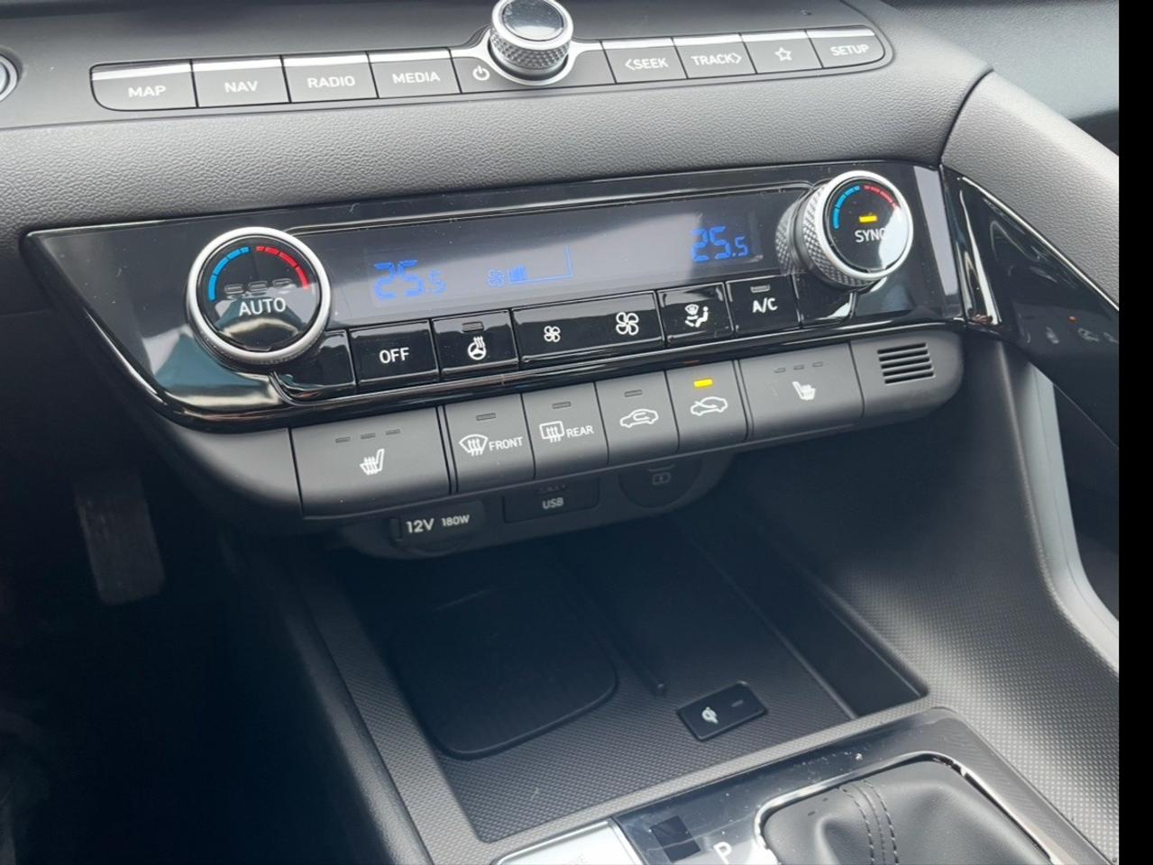 2026 Hyundai Elantra Hybrid Luxury Sedan Photo