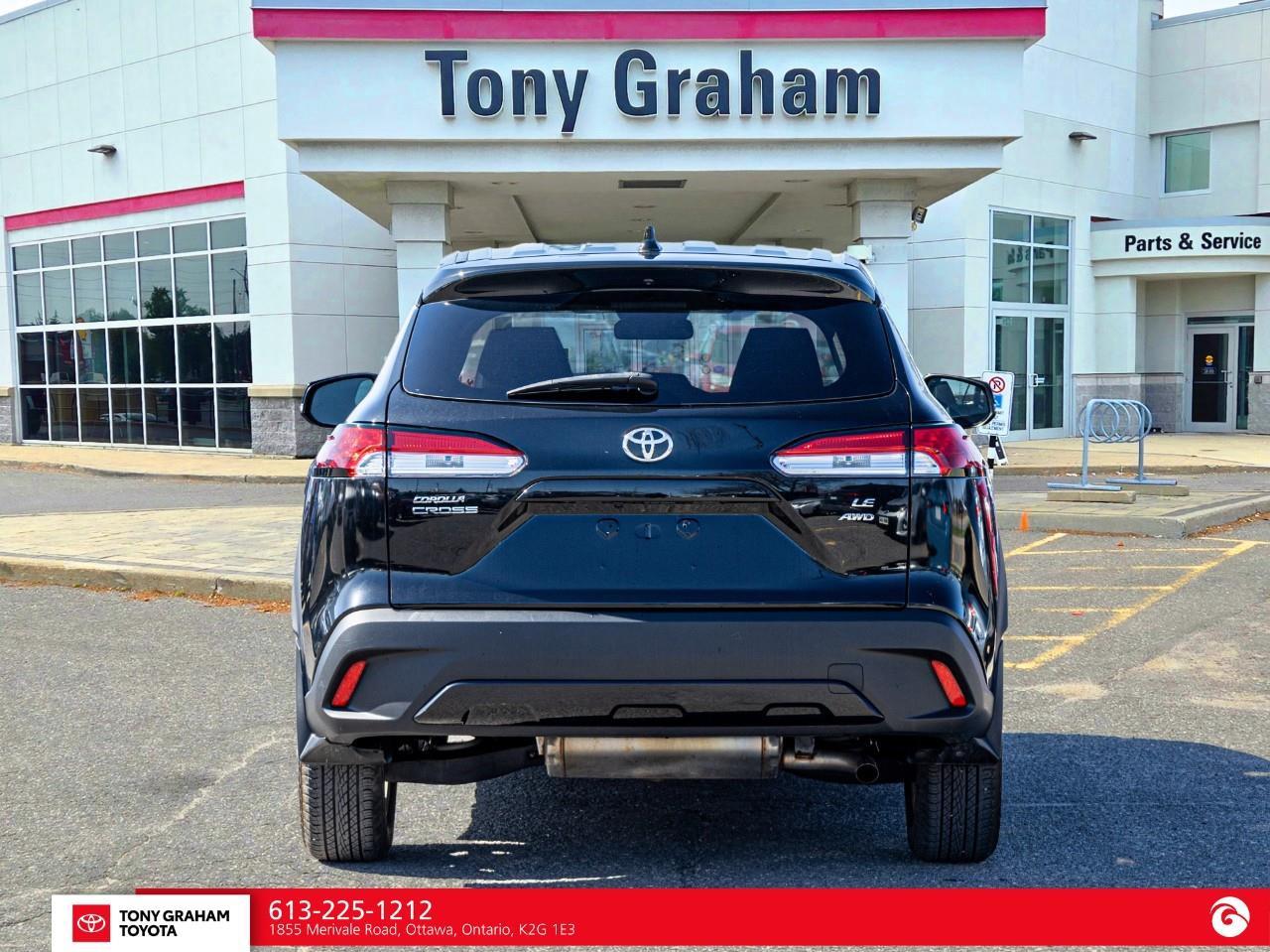 2023 Toyota Corolla Cross LE Photo4