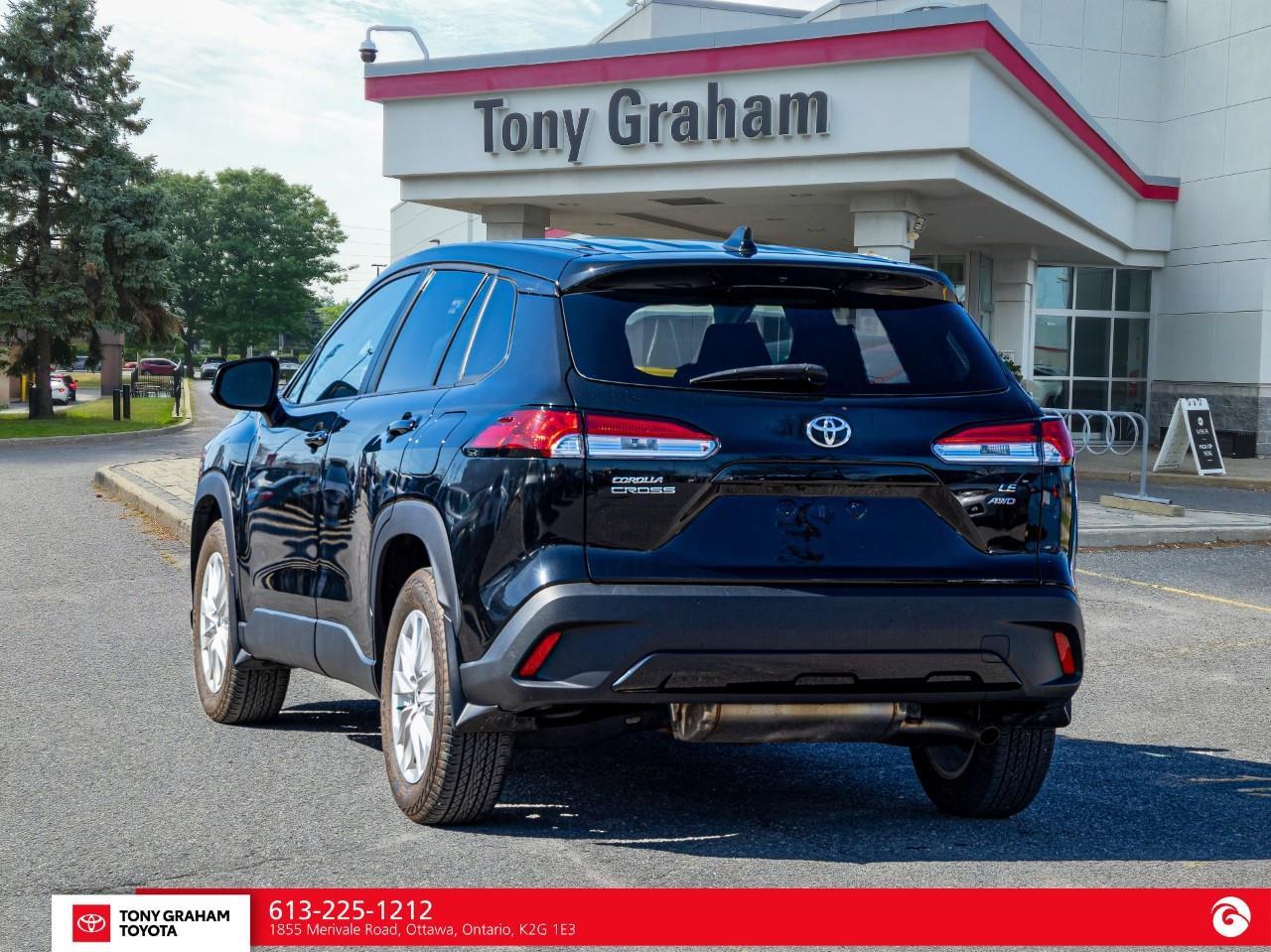 2023 Toyota Corolla Cross LE Photo3