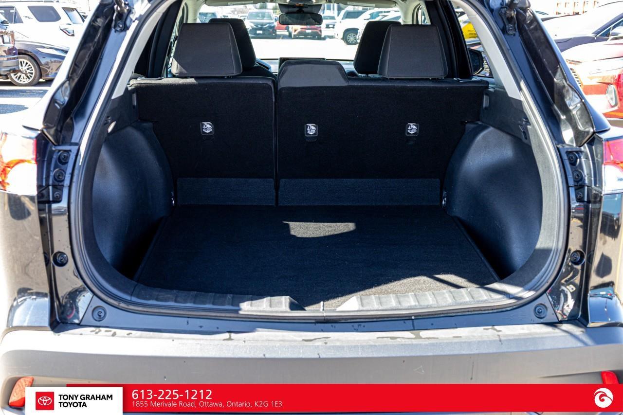 2023 Toyota Corolla Cross LE Photo