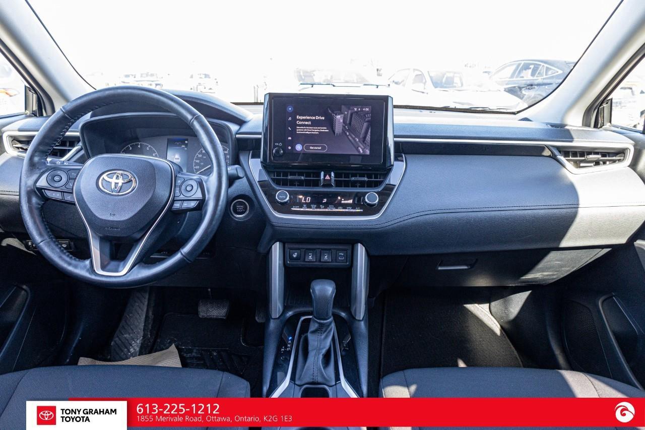 2023 Toyota Corolla Cross LE Photo