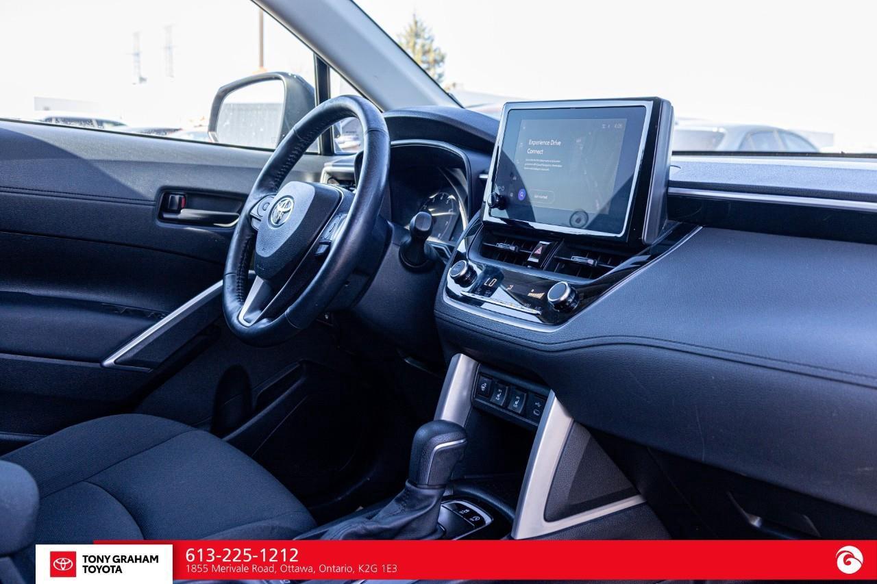 2023 Toyota Corolla Cross LE Photo