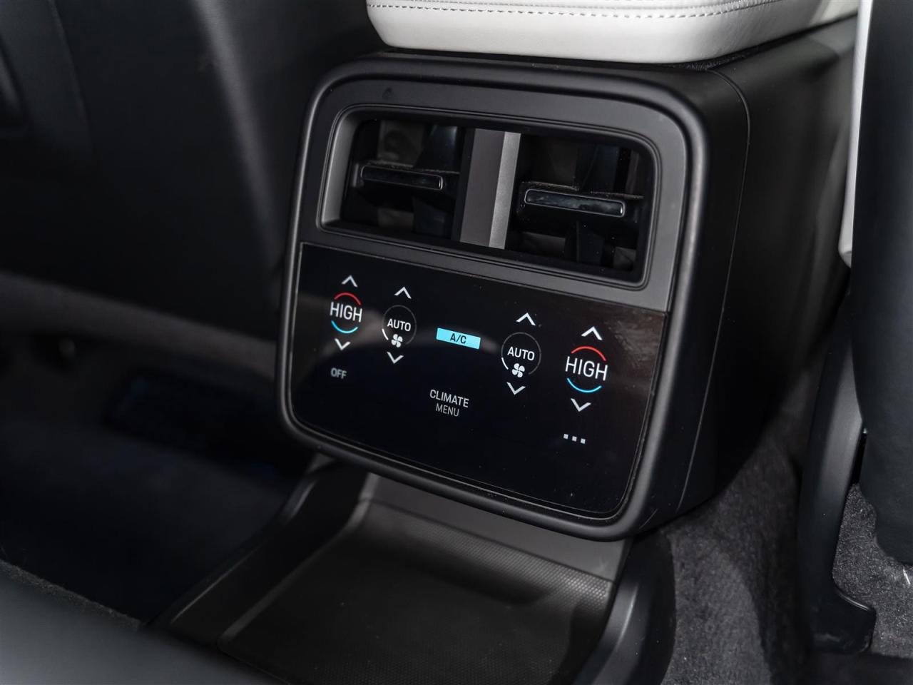 2022 Porsche Taycan 4|CROSS TURISMO|PREMIUM|TECH|NIGHT VIEW|LOADED Photo