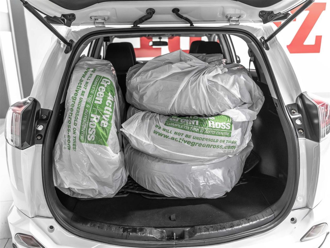 2016 Toyota RAV4 LE|TWO SETS RIMS & TIRES|ACCIDENT FREE VEHICLE Photo