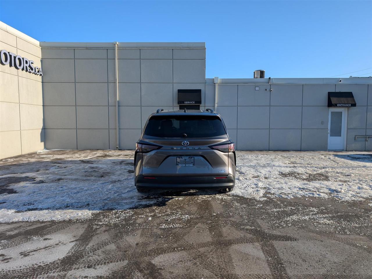 2023 Toyota Sienna XLE - 8 PASS - SUNROOF - LEATHER - TECH FEATS Photo3