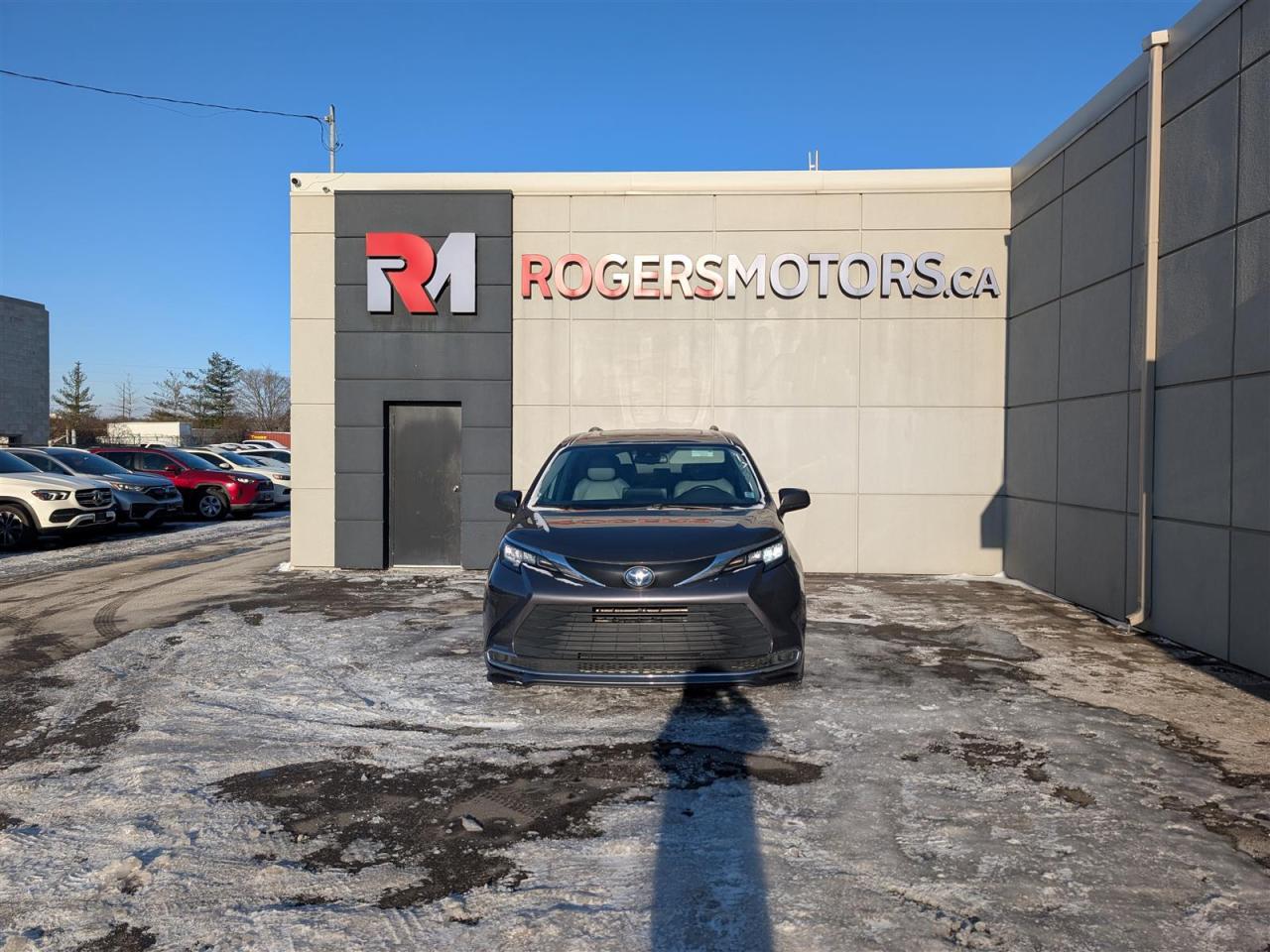 2023 Toyota Sienna XLE - 8 PASS - SUNROOF - LEATHER - TECH FEATS Photo