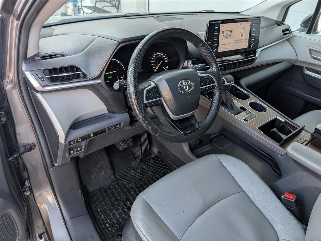 2023 Toyota Sienna XLE - 8 PASS - SUNROOF - LEATHER - TECH FEATS Photo