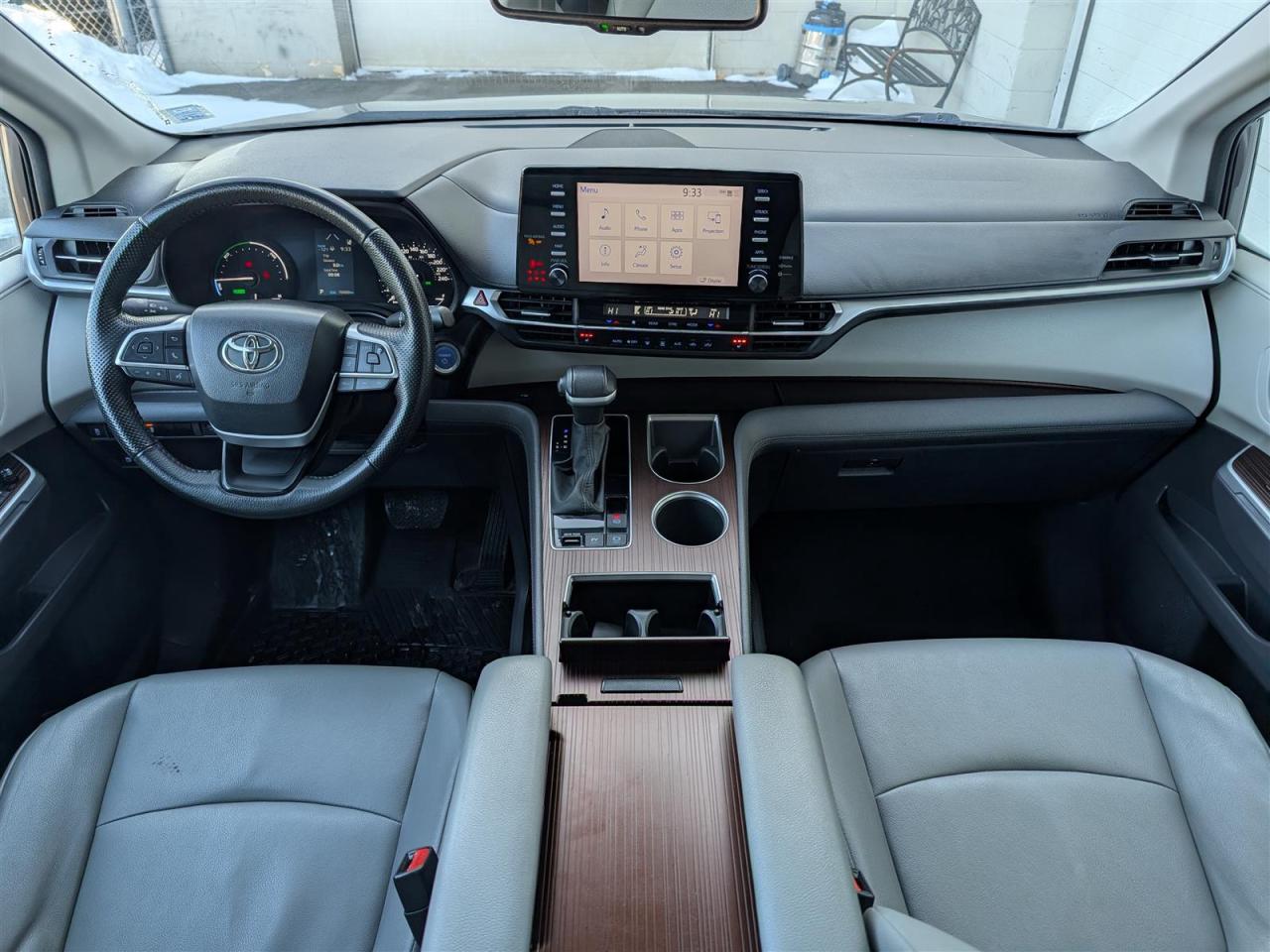 2023 Toyota Sienna XLE - 8 PASS - SUNROOF - LEATHER - TECH FEATS Photo