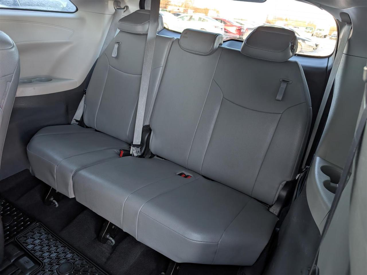 2023 Toyota Sienna XLE - 8 PASS - SUNROOF - LEATHER - TECH FEATS Photo