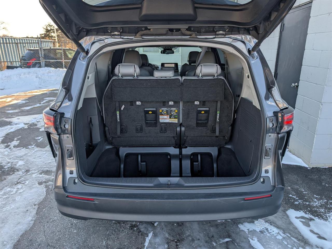 2023 Toyota Sienna XLE - 8 PASS - SUNROOF - LEATHER - TECH FEATS Photo