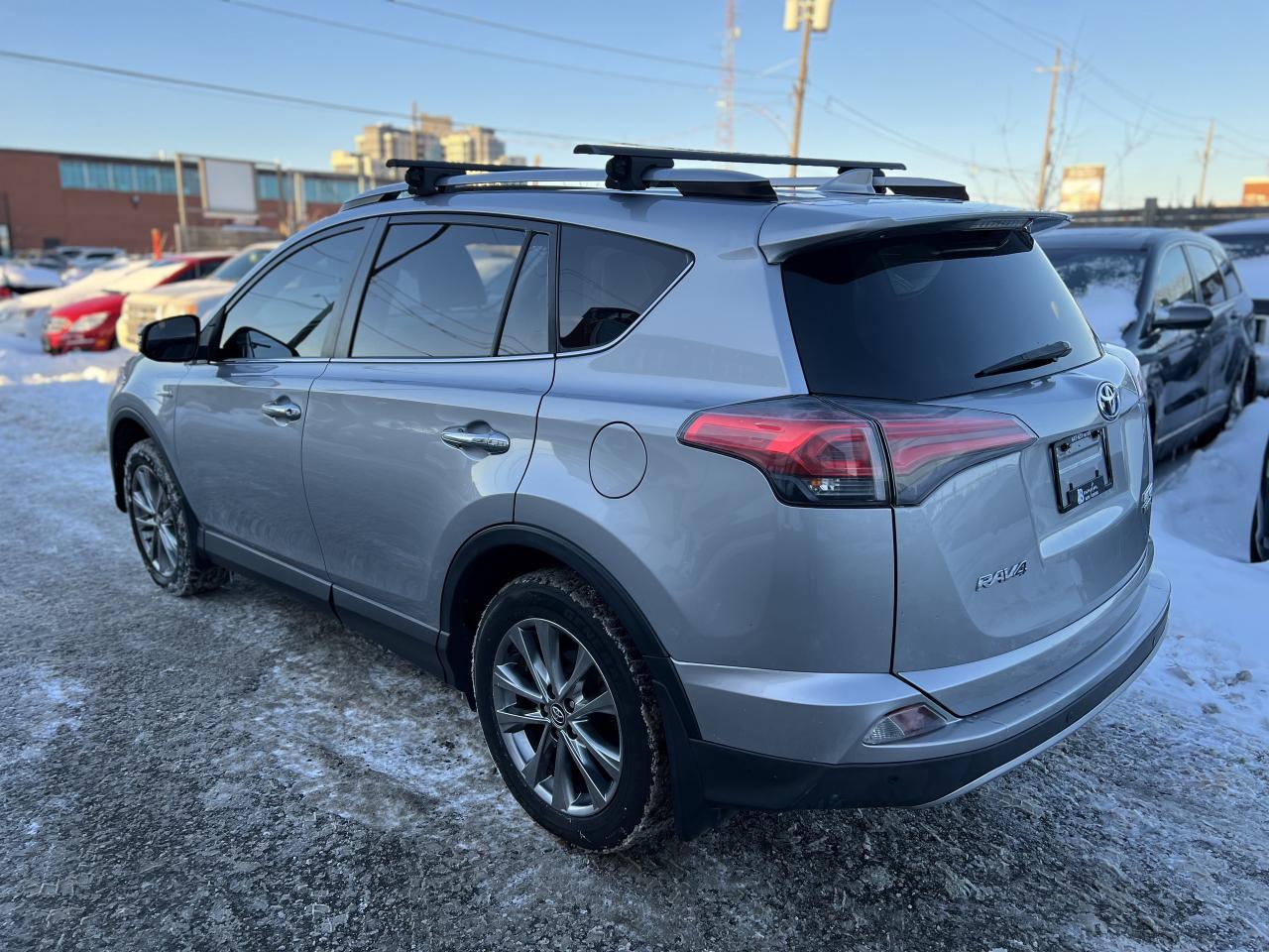 2018 Toyota RAV4 Hybrid Limited Photo2