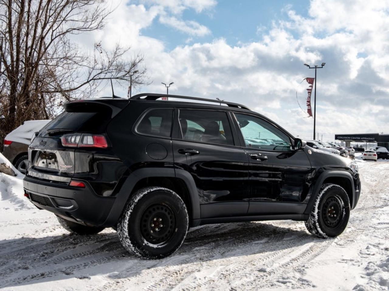 2021 Jeep Cherokee Trailhawk Photo