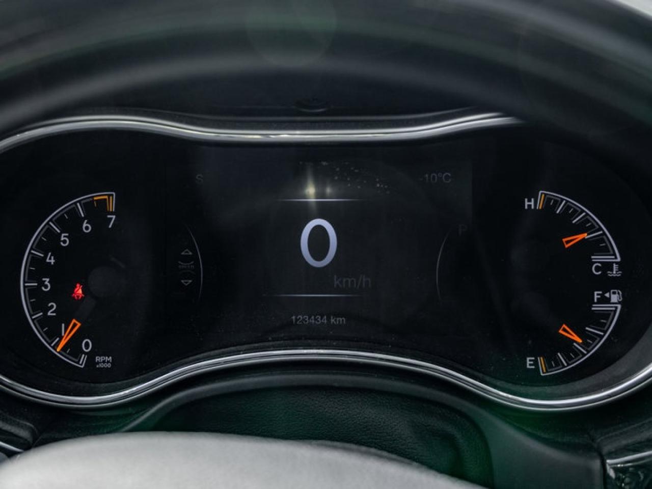 2018 Jeep Grand Cherokee Overland Photo3