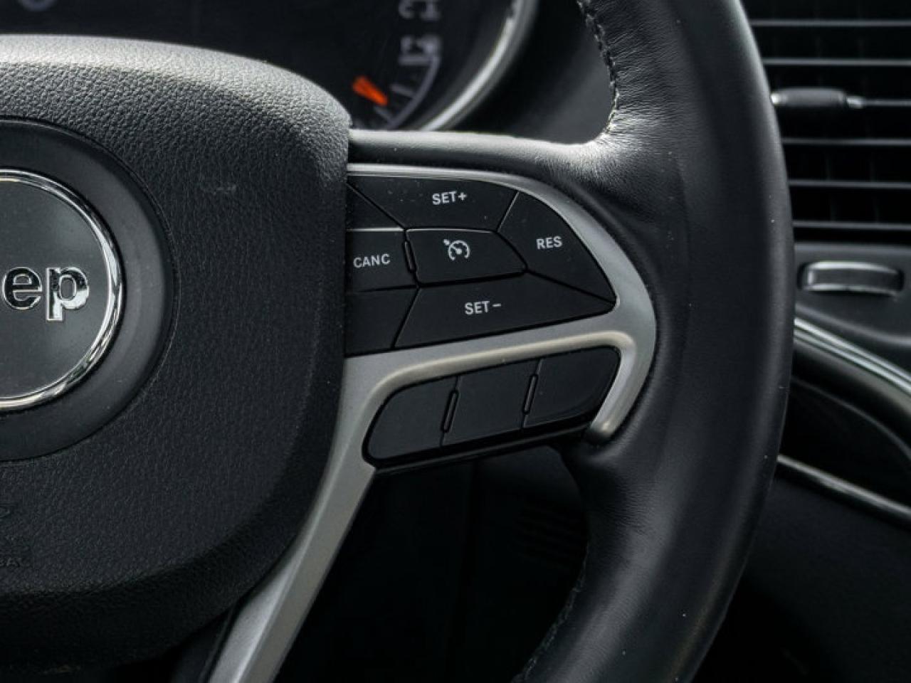 2018 Jeep Grand Cherokee Overland Photo