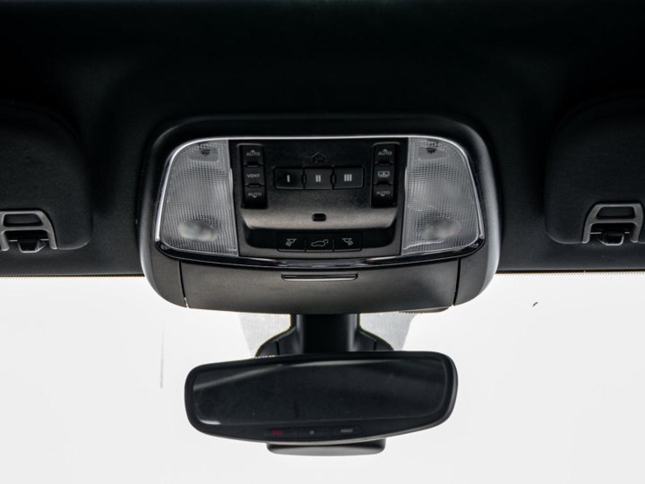 2018 Jeep Grand Cherokee Overland Photo