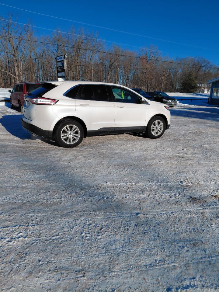 2016 Ford Edge SEL Photo4