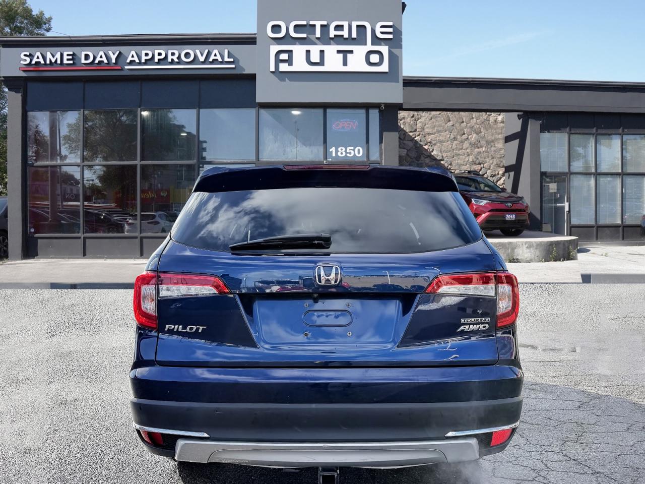 2021 Honda Pilot Touring AWD 7-Passenger Photo4