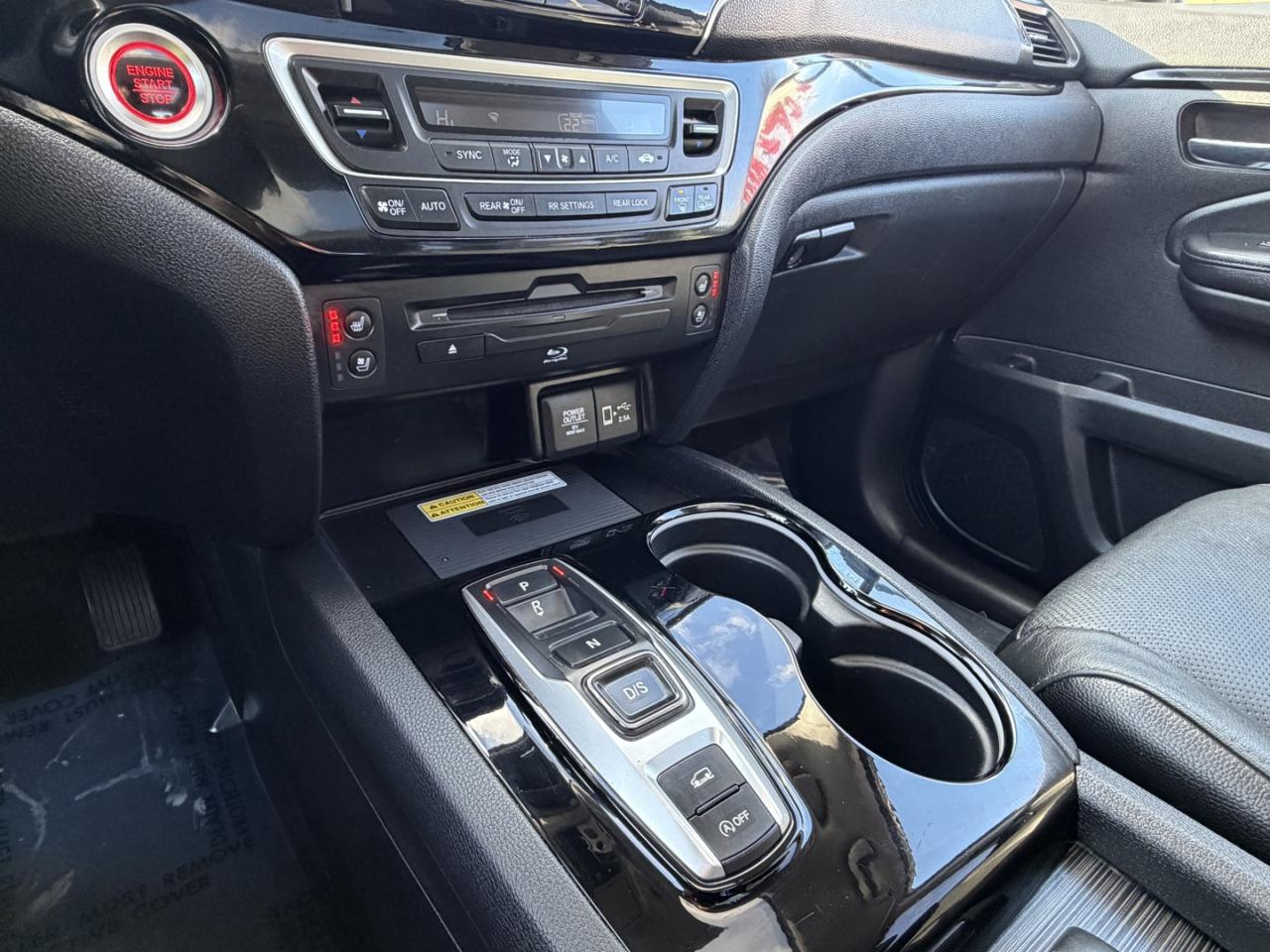 2021 Honda Pilot Touring AWD 7-Passenger Photo