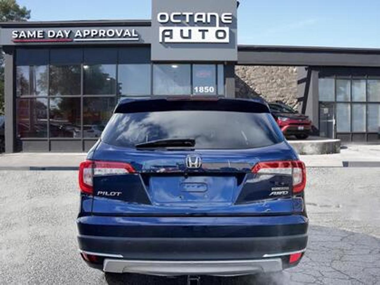 2021 Honda Pilot Touring AWD 7-Passenger Photo