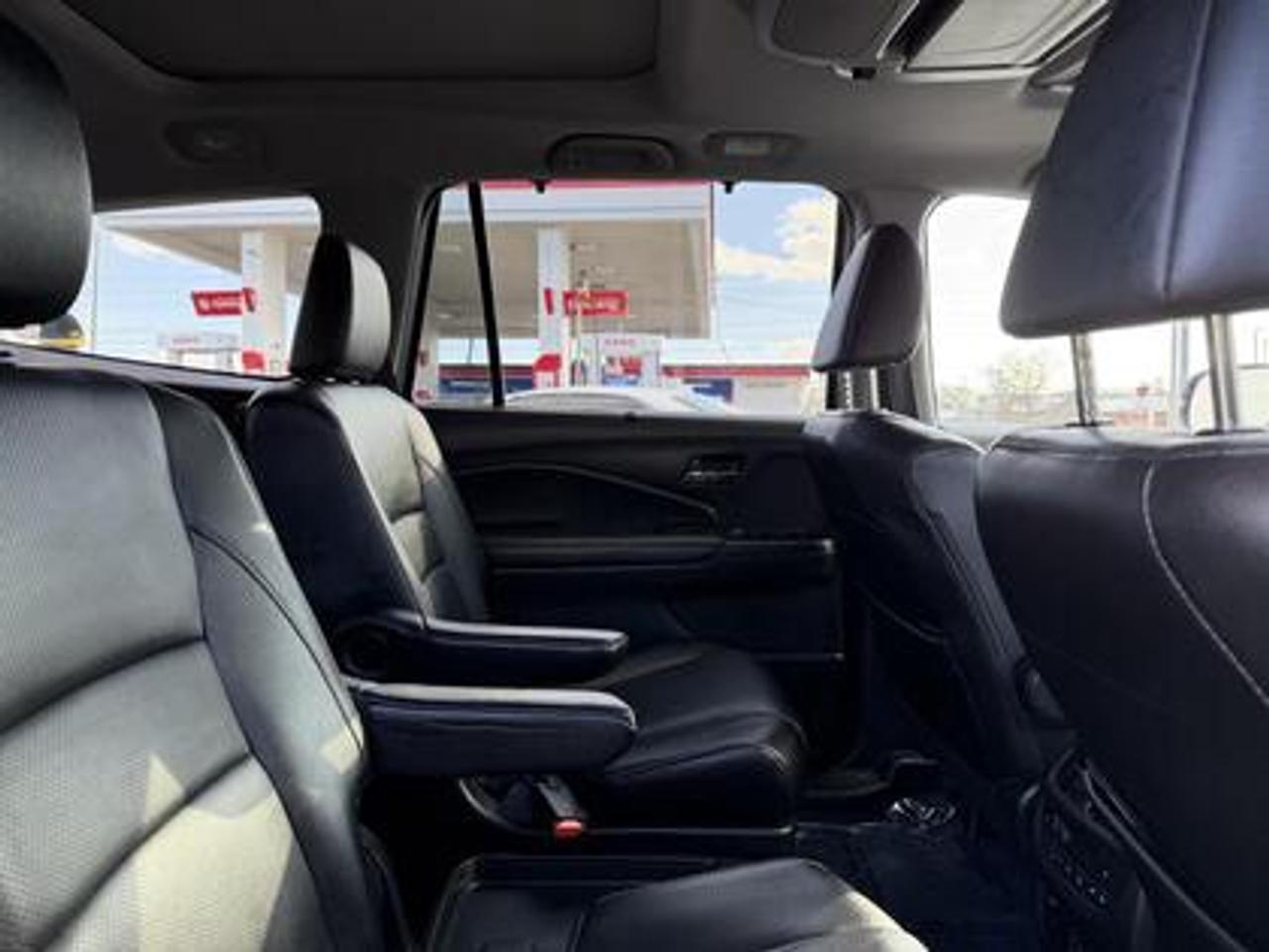 2021 Honda Pilot Touring AWD 7-Passenger Photo