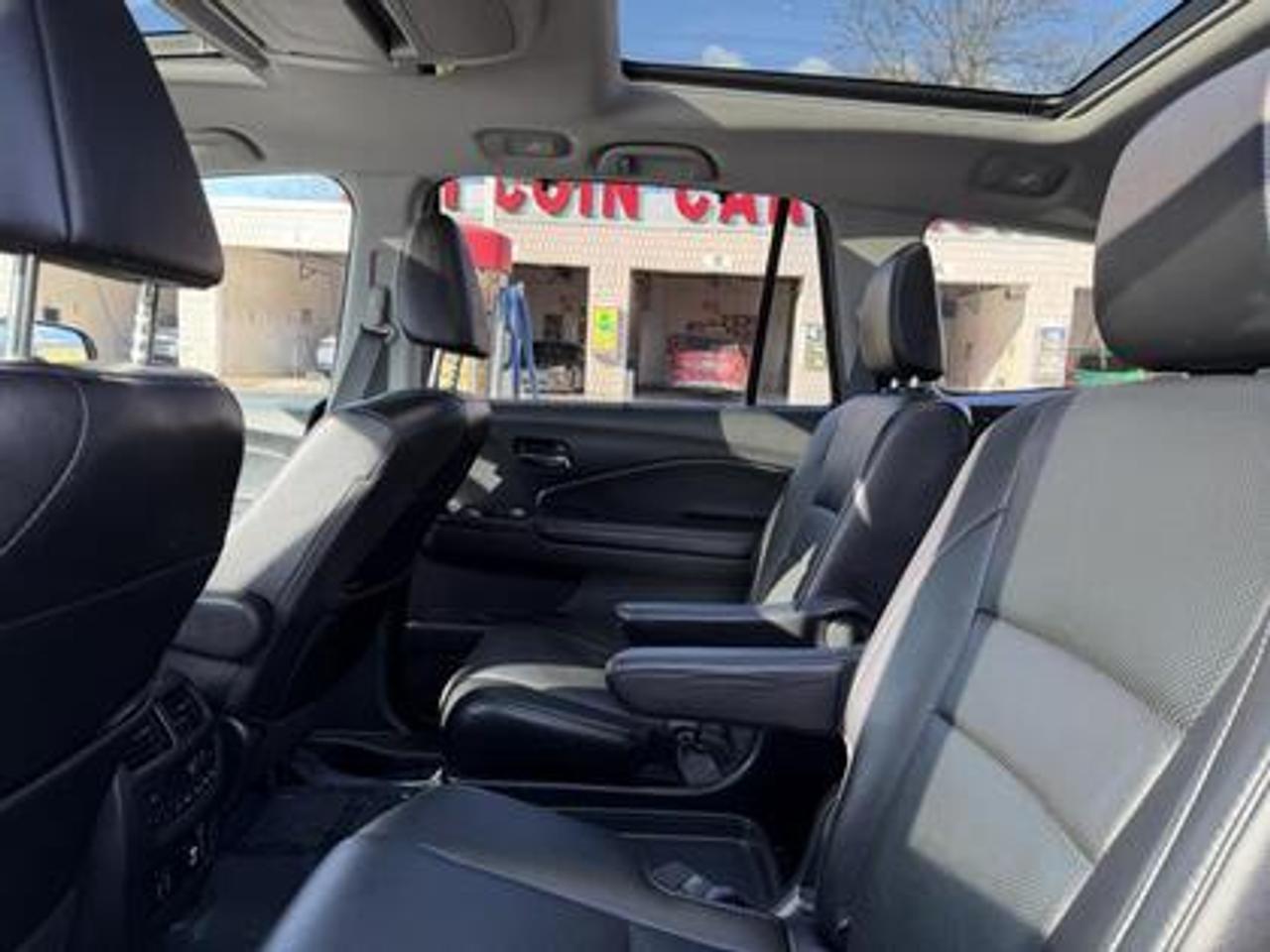 2021 Honda Pilot Touring AWD 7-Passenger Photo