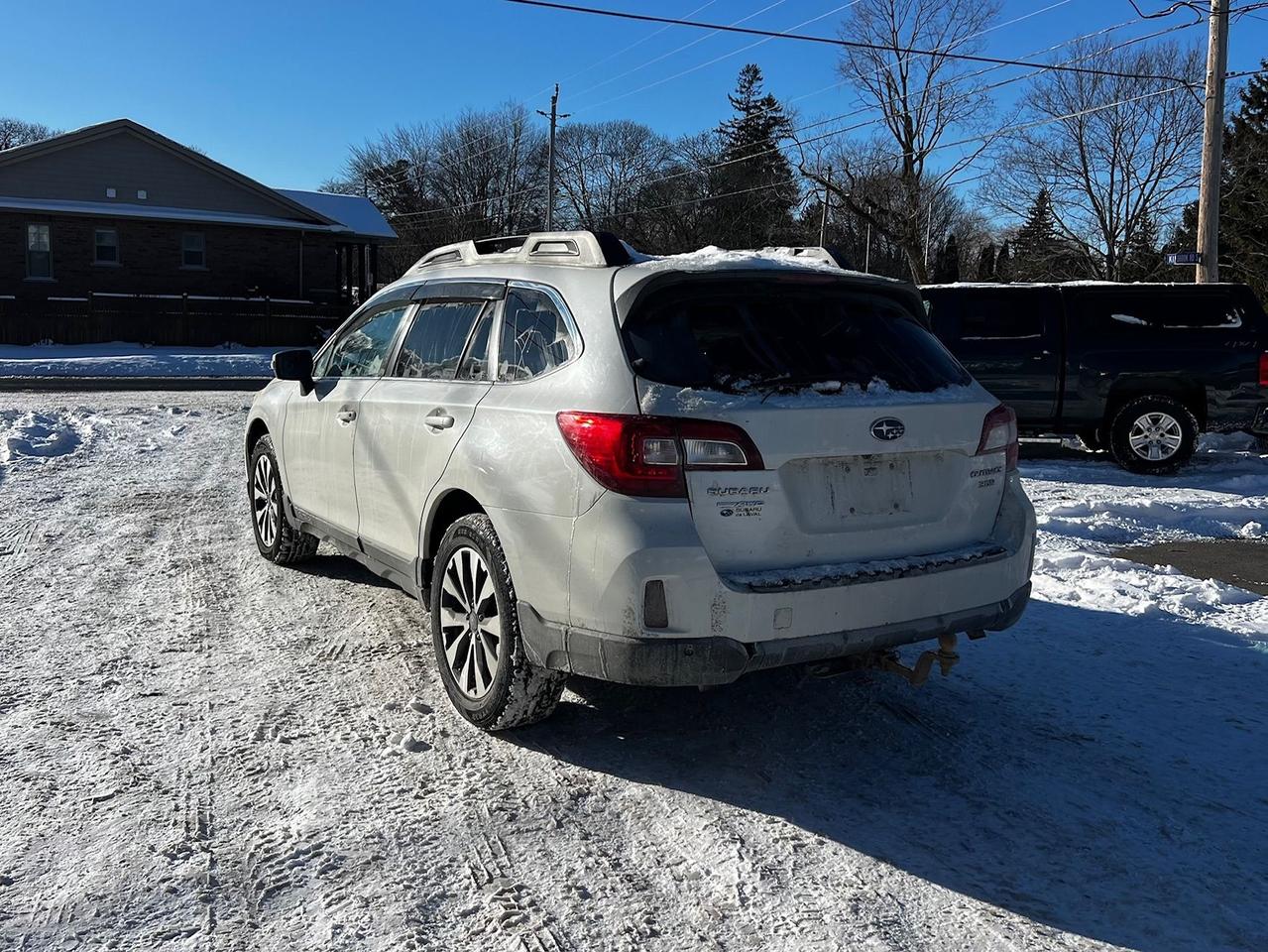 2017 Subaru Outback 3.6R Limited Photo4