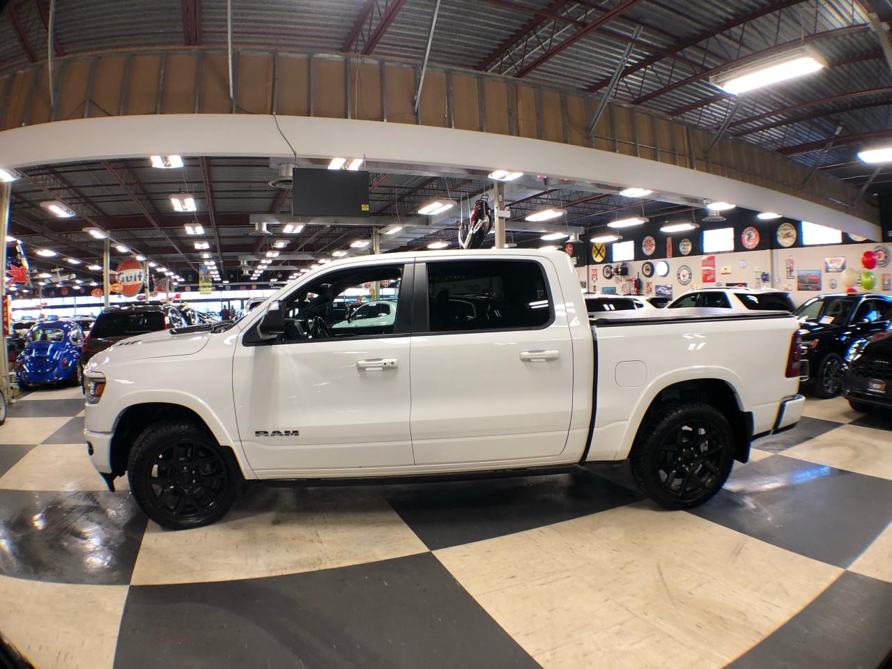 2021 RAM 1500 LARAMIE 5.7L HEMI 4X4 LEATHER PANO/ROOF NAV B/SPOT Photo3