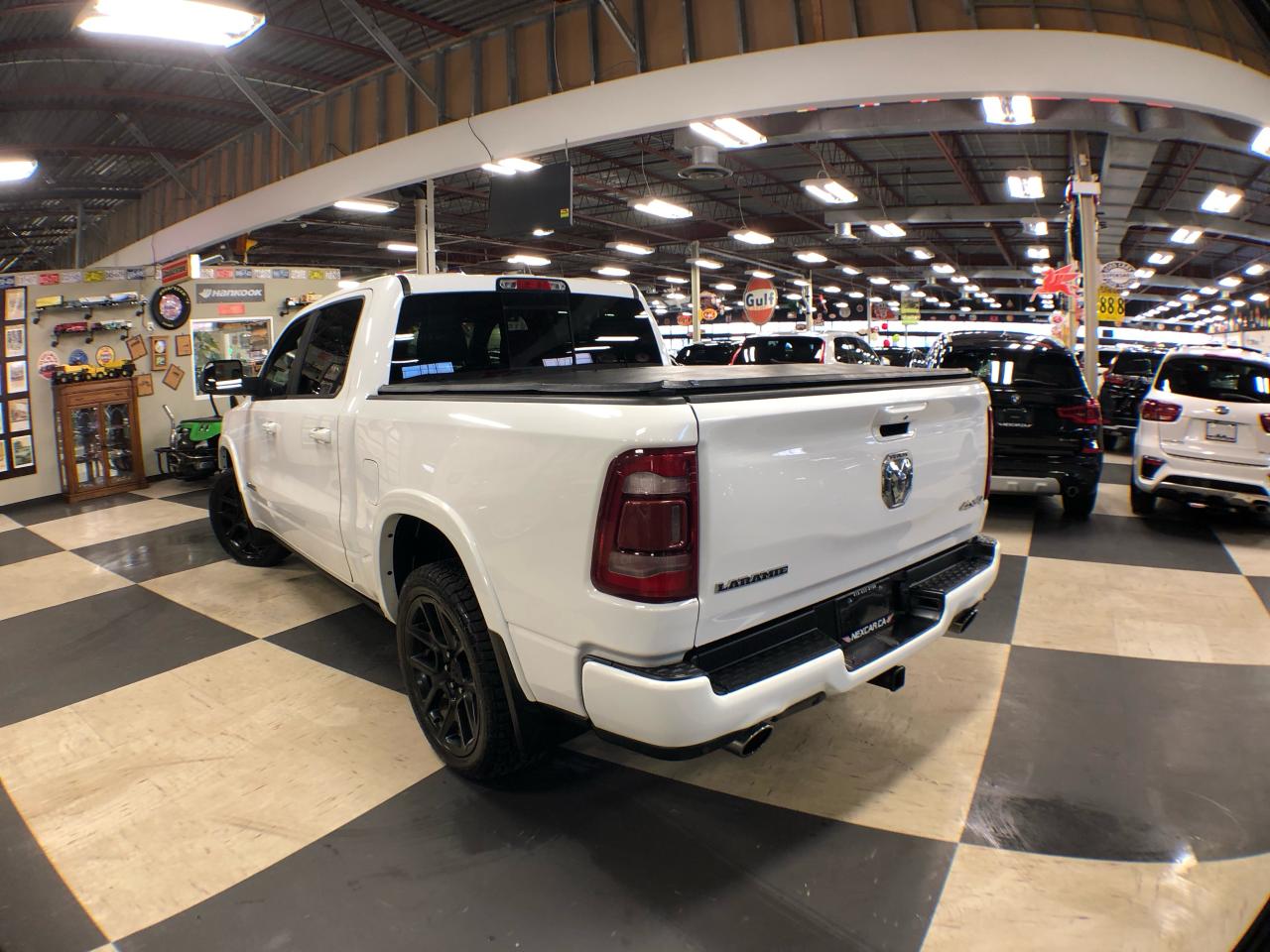 2021 RAM 1500 LARAMIE 5.7L HEMI 4X4 LEATHER PANO/ROOF NAV B/SPOT Photo4